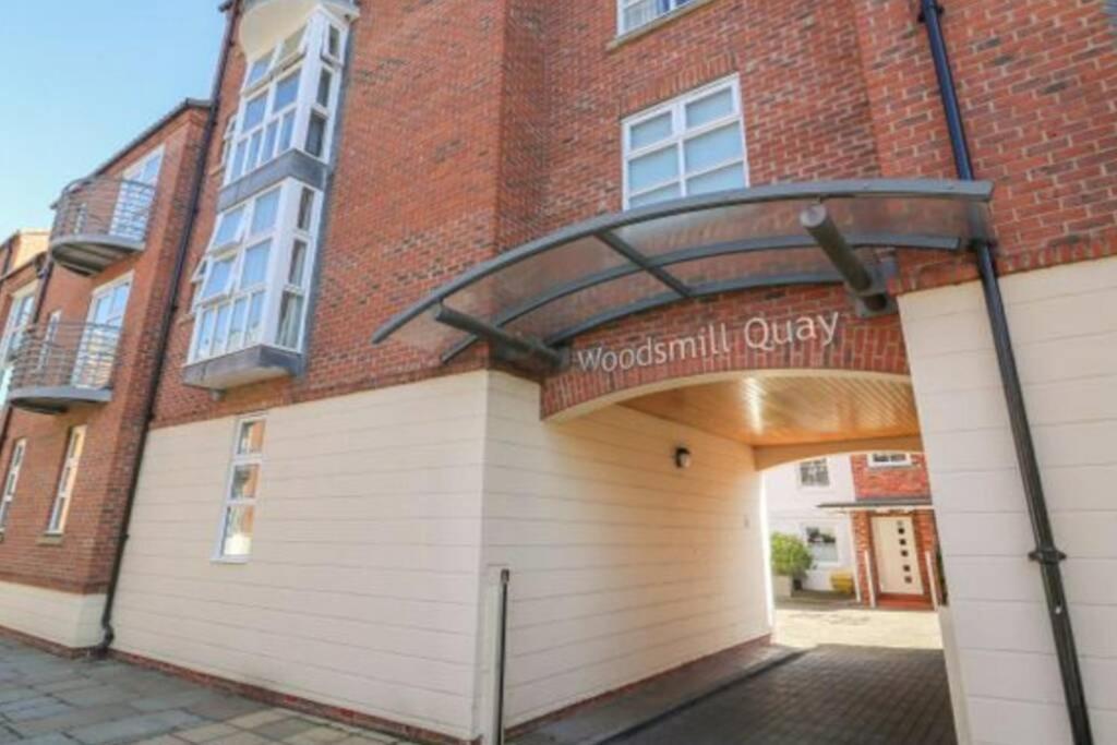 The Riverside At Woodsmill Quay With Parking York Extérieur photo